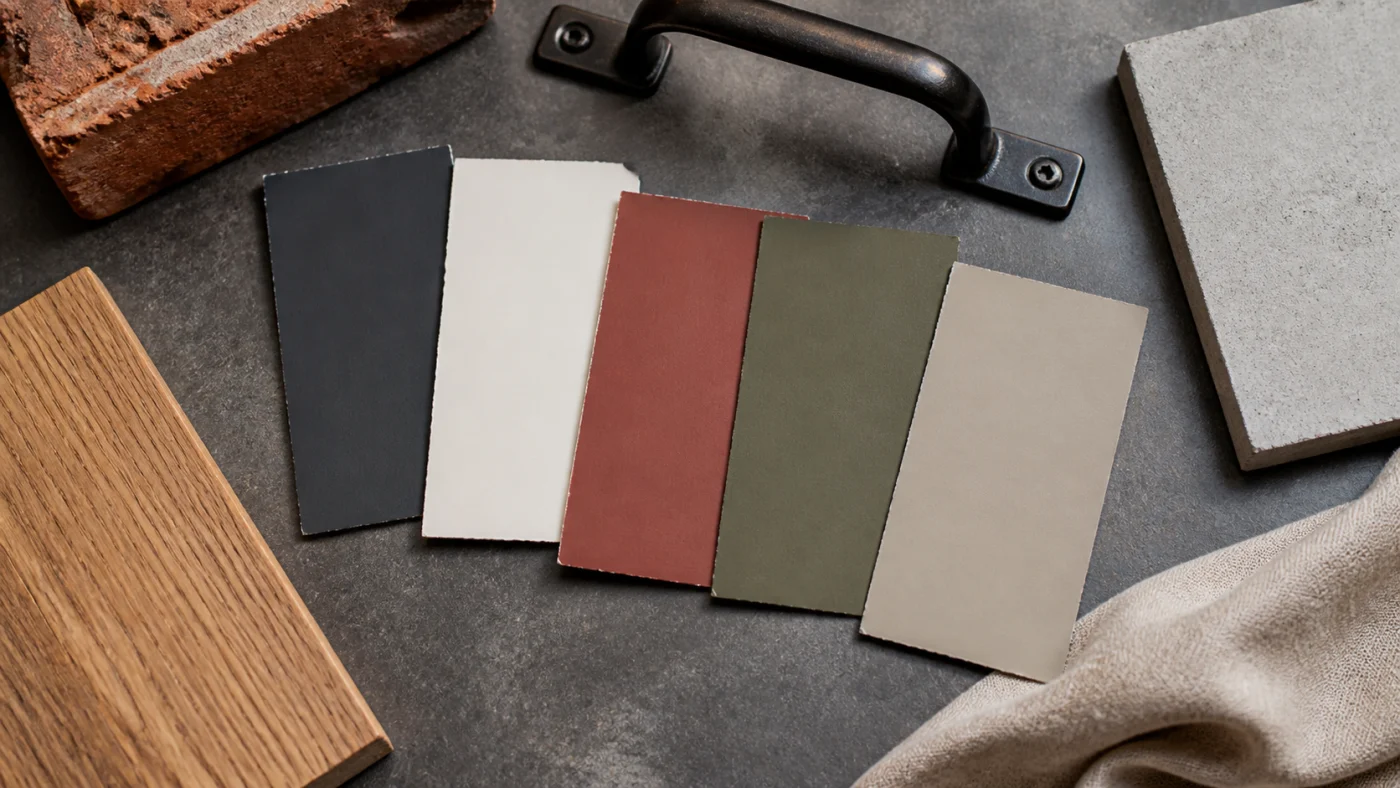 Échantillons de peinture et matières pour un style industriel