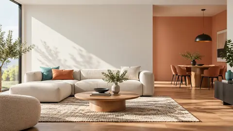 Pièce de vie au mur clair dominant avec un renfoncement dans une teinte plus soutenue